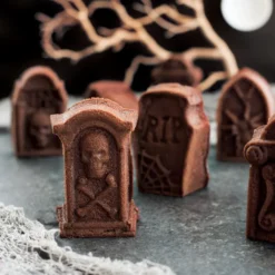 Molde Haunted Skull Nordic Ware