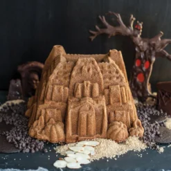 Molde Nordic Ware Haunted Manor Bundt Pan